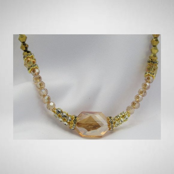 THE MARQUEES GOLD Colour Beaded Jewelry Set - Picture 3 of 6